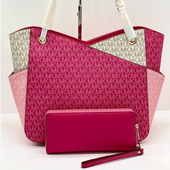 Michael Kors Jet Set Large Chain
Tote and Wallet Set - Picture 2 of 12